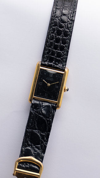 Cartier Tank Negro Cuarzo segunda mano - vista frontal