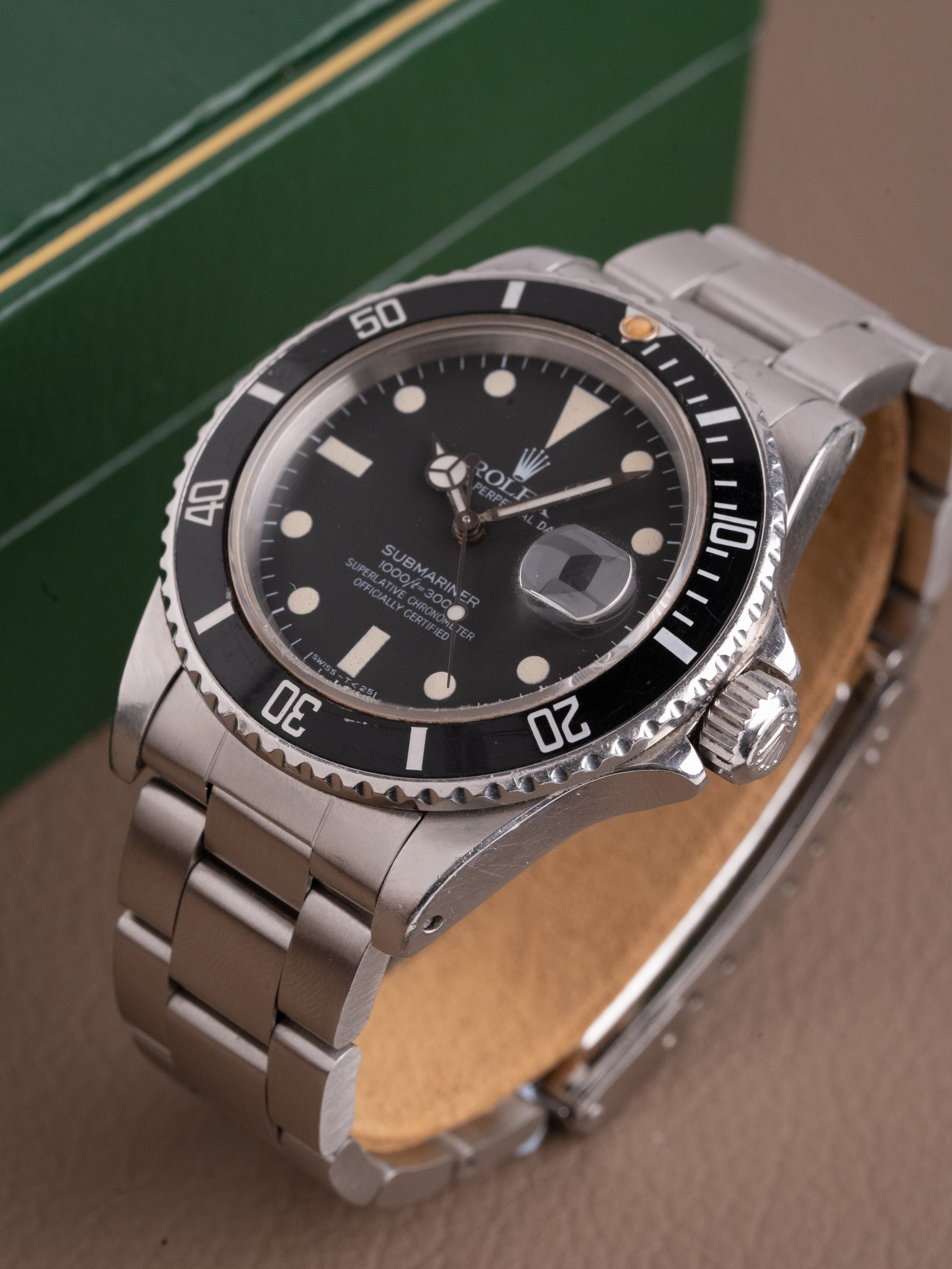 Rolex Submariner 16800 Matte dial Pallettoni segunda mano - detalle del bisel