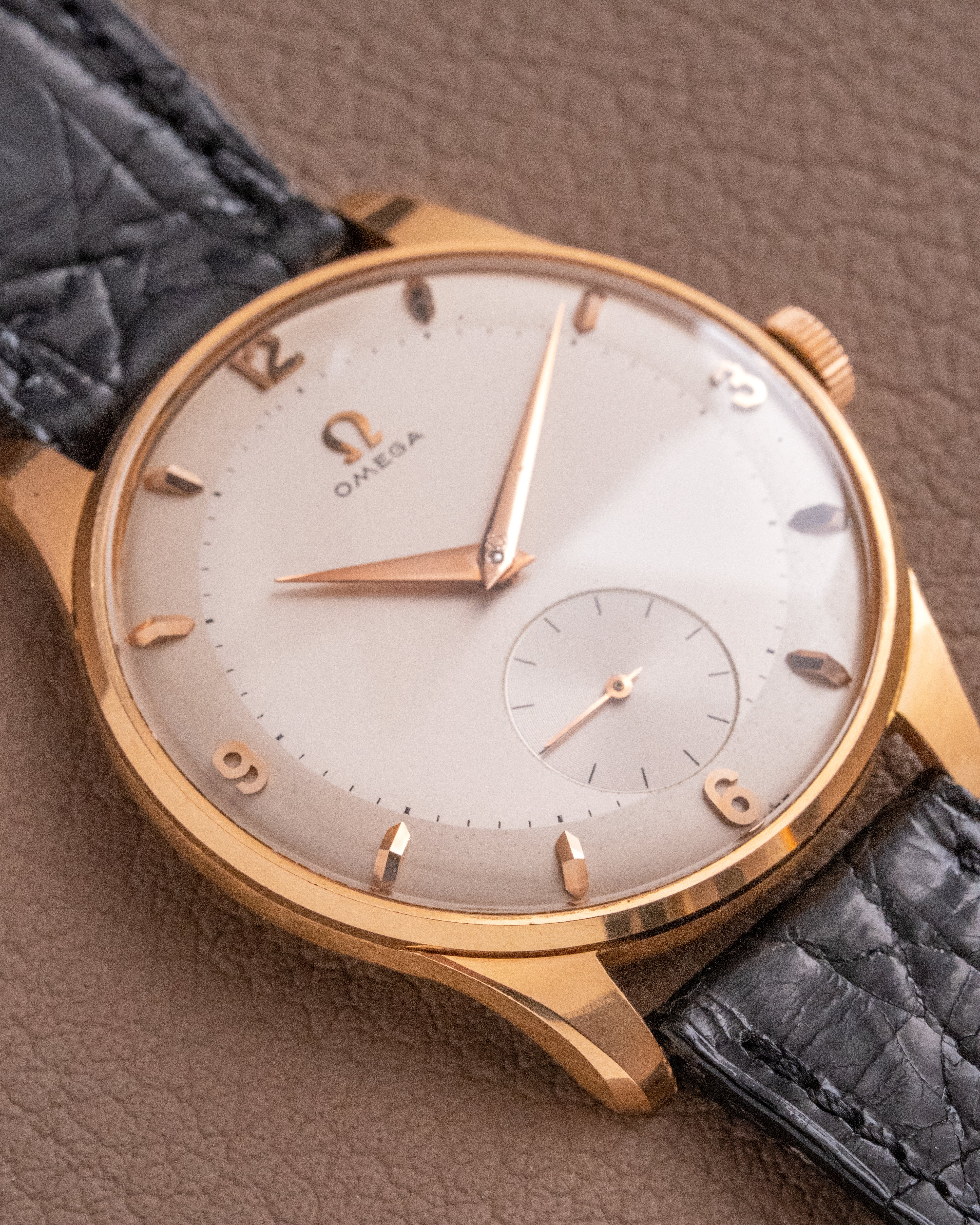 Omega Jumbo 18k Tresor 2896 segunda mano - vista lateral