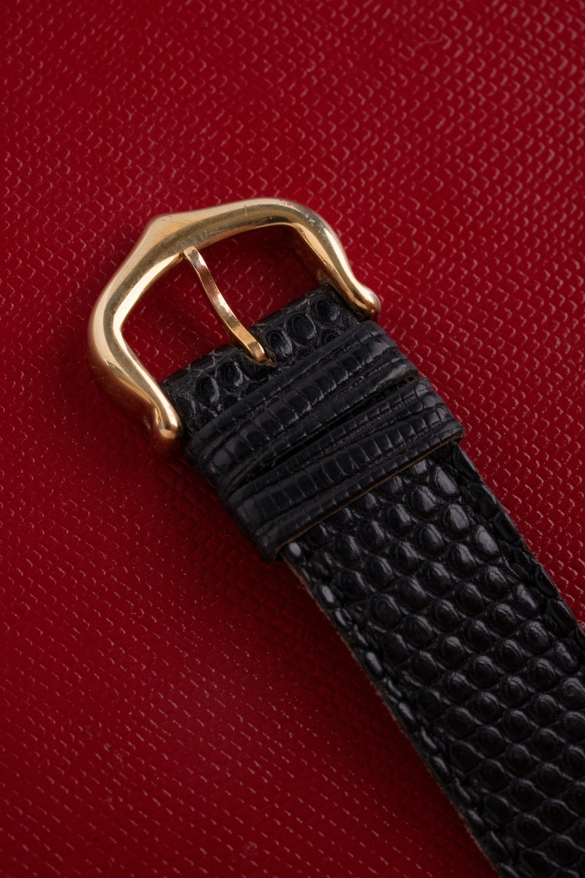 Cartier Tank Must negro pequeño