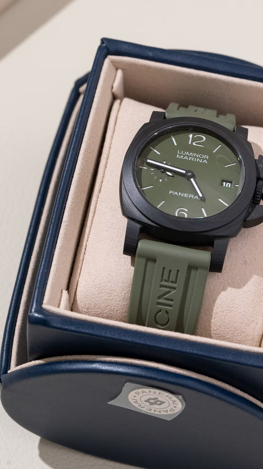 Panerai Marina Carbontech segunda mano - vista lateral
