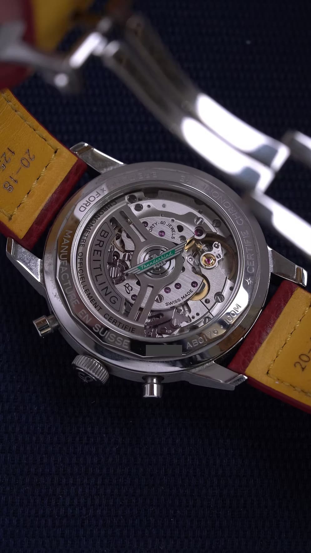 Breitling TOP TIME Thunderbird segunda mano - detalle del bisel
