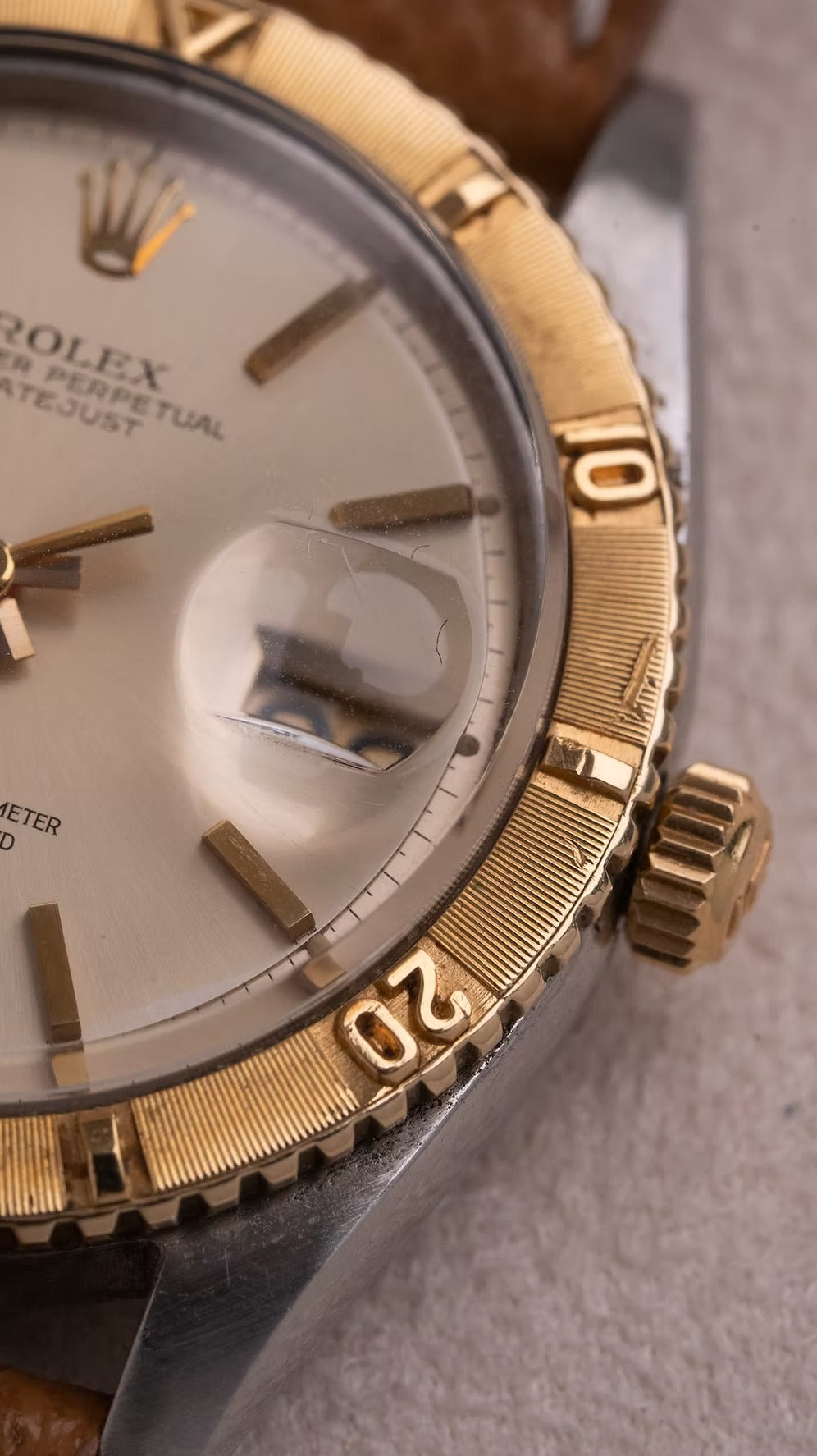 Rolex Datejust 36 Turn-O-Graph segunda mano - sobre fondo neutro